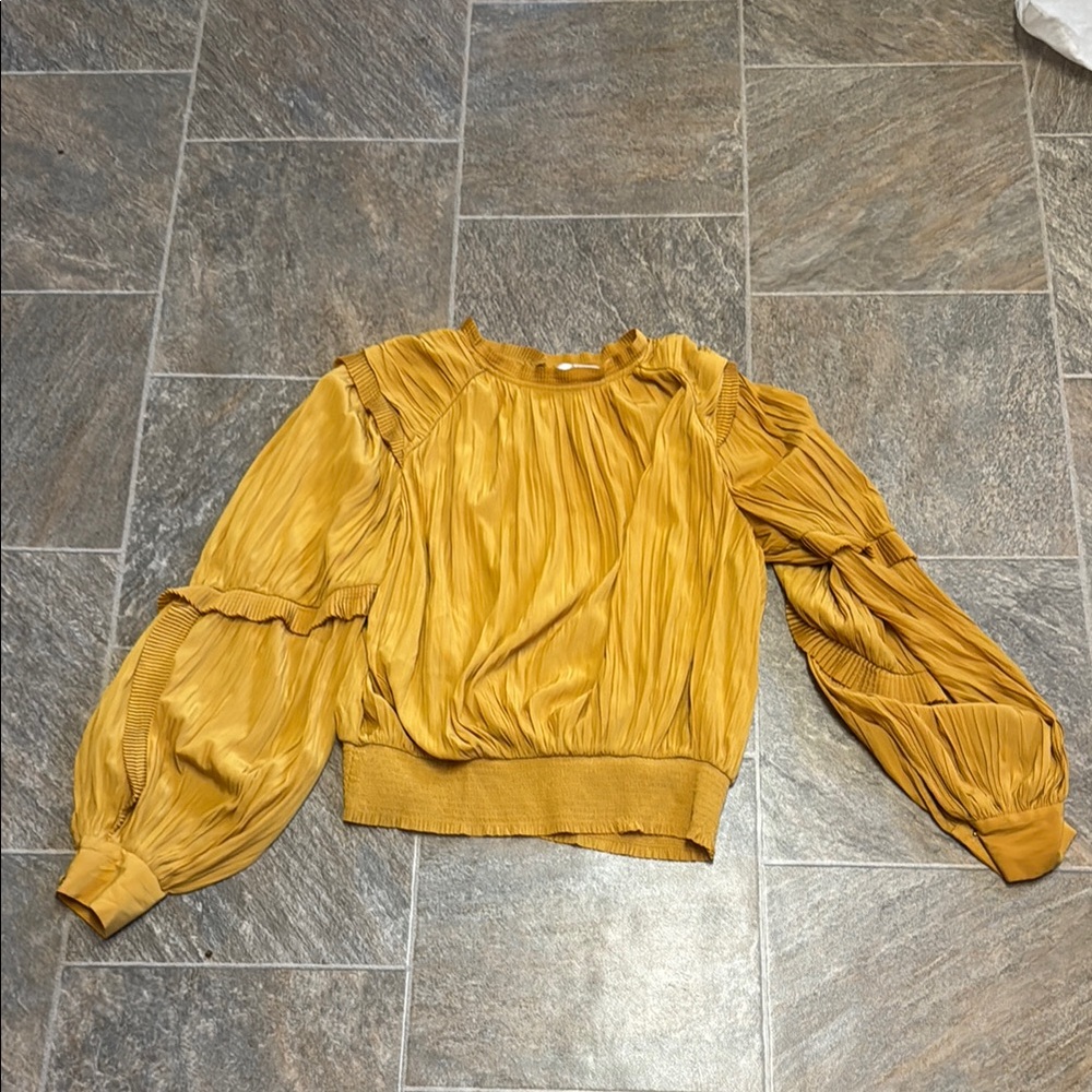 Chic Mustard Blouse with Gathered Sleeves